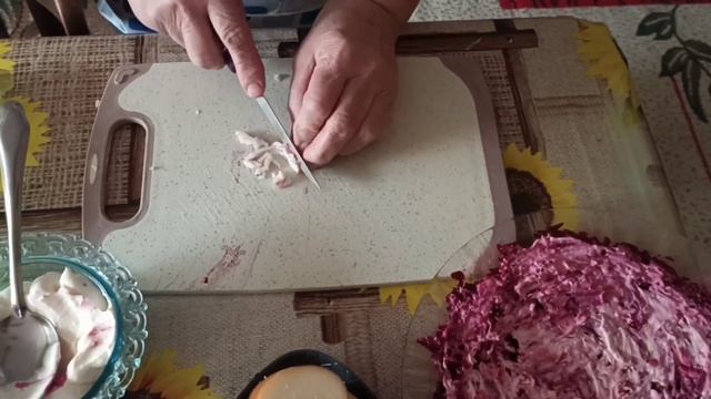 Салат со свёклой и копчёным сыром, очень нежный! смотреть онлайн