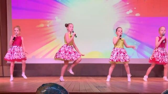 "Звездопад". Квартет "Весёлые нотки" . смотреть онлайн