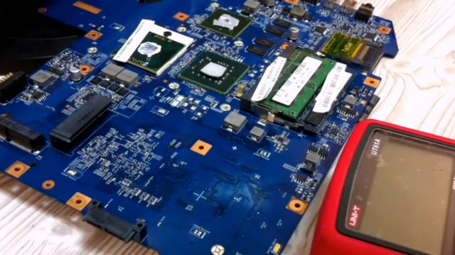 Диагностика материнской платы! Почему, ноутбук не включается?! смотреть онлайн