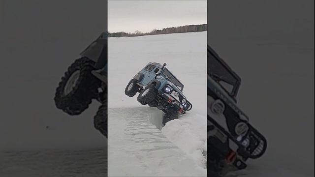 Форд Бронко борется с ледяным подъёмом! А Дефендер уже приехал ? #offroad #радиоуправляемыемодели смотреть онлайн