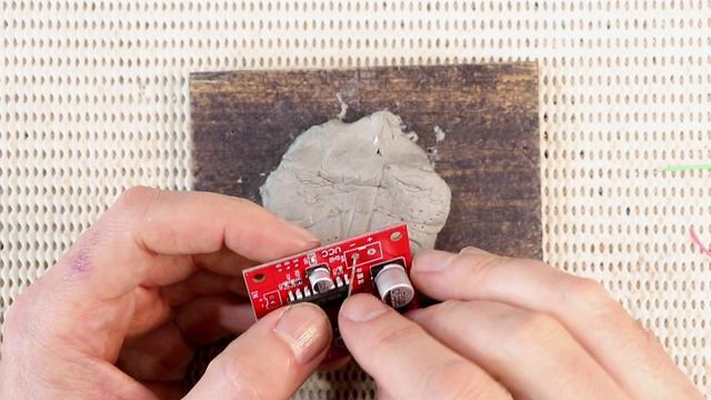 How To Make A DIY Guitar Delay Pedal смотреть онлайн