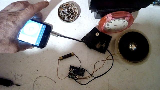 Как сделать Усилитель Звука из БУДИЛЬНИКА своими руками. смотреть онлайн