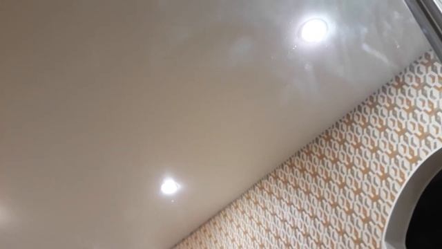 Неожиданное средство для мойки зеркал смотреть онлайн