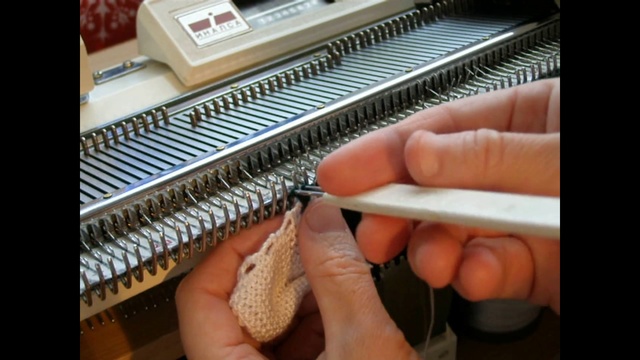 Декоративное вертикальное соединение деталей. Способ 1 смотреть онлайн