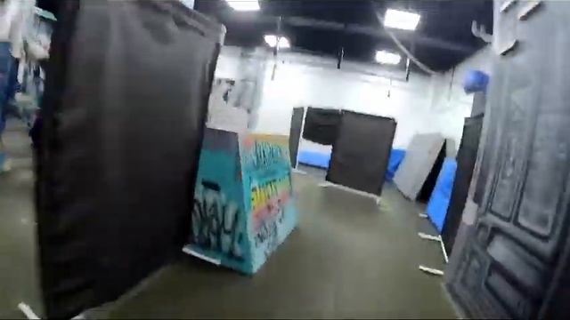 данное видео снято в специально подготовленном зале профессионалами. просьба НЕ повторять увиденное смотреть онлайн