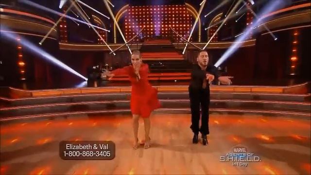 Elizabeth Berkley & Val Chmerkovskiy - Samba смотреть онлайн