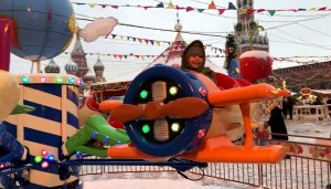 На самолете на Красной Площади! #гум #ярмарка #москва #краснаяплощадь #смешныемоменты #аттракционы