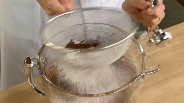 Professional Baker Teaches You How To Make CRINKLE COOKIES! смотреть онлайн