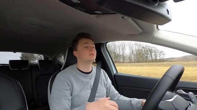 Renault Captur E-Tech TEST - Er den bedst som PHEV eller ren benzin udgave? смотреть онлайн