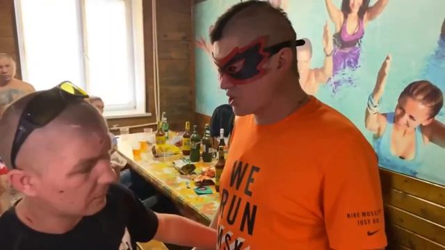 Безумного Пашу вырубили с локтя , Паша заступился за Иришку, потасовка , Монгол смотреть онлайн