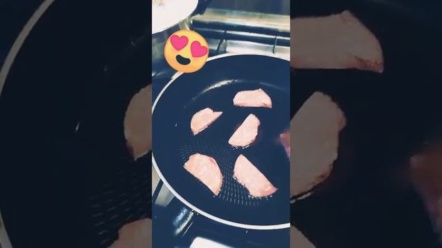 Готовим яичницу) приятного аппетита!! смотреть онлайн