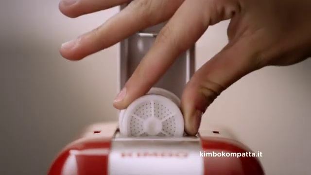 Lo spot di Kimbo Kompatta.mp4 смотреть онлайн