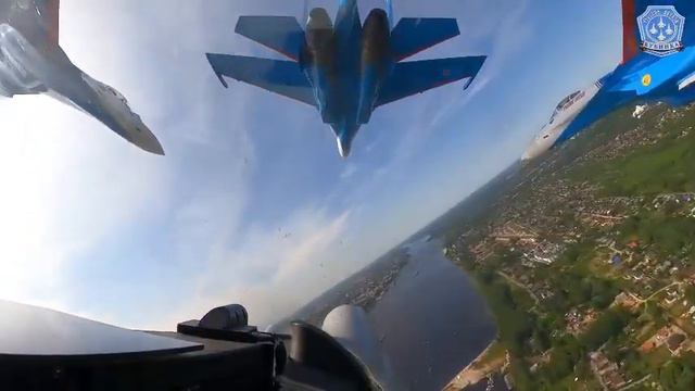Ярославль.Вид из кабины истрибителя Су-35 "Русские витязи".2023 год. смотреть онлайн