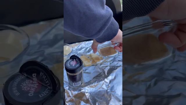 Kas tad ir Weber granulu grils! Šoreiz gatavojam BBQ ribiņas! смотреть онлайн