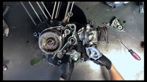Honda Shadow VT1100 ( VT750 ) разбираем двигатель снимаем маховик стартера помпу выходной вал