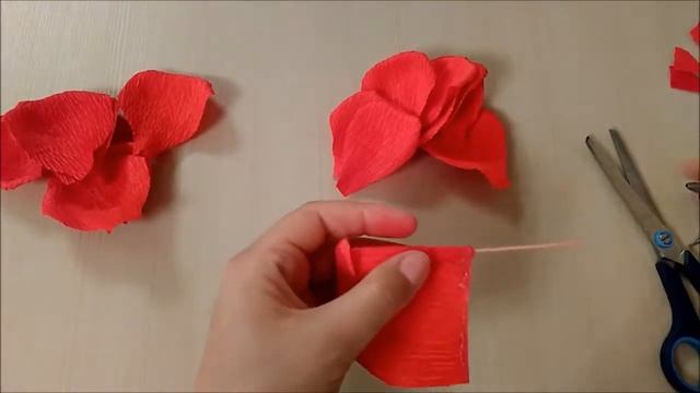Роза (цветы )из гофрированной бумаги. Rose (flowers) made of corrugated paper смотреть онлайн
