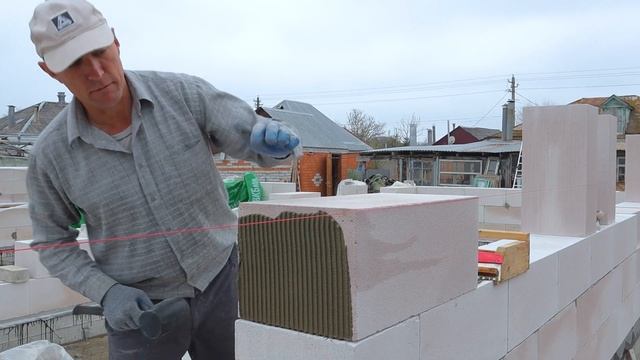 ДОМ С НУЛЯ. Кладка газоблока | Четвёртый ряд смотреть онлайн