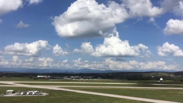Clouds timelapse - Trieste Airport from the Control Tower смотреть онлайн