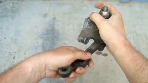 ПОВОРОТ РУЛЯ РЫВКАМИ И С ПОДКЛИНИВАНИЕМ.ПРИЧИНА.