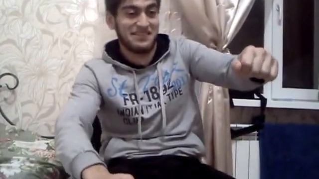 Пытается завести "Ладу Гранта" :) смотреть онлайн