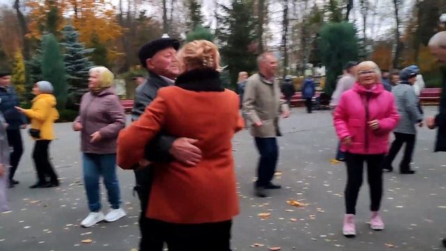 А БЕЛАЯ ЗИМА НАЧАЛАСЬ ВНЕЗАПНО! ТАНЦЫ ХАРЬКОВ УКРАИНА ОКТЯБРЬ 2023 #dance #kharkiv смотреть онлайн