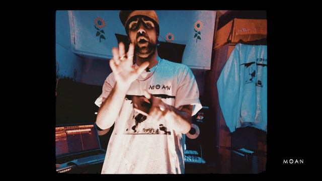 MOAN - (Exclusive Barz - Prod. Chemo) {Live Video} смотреть онлайн