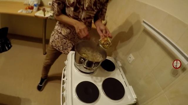 Готовим суп Равон с индонезийцами/Cooking Rawon soup with Indonasians смотреть онлайн