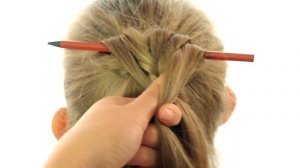 Прическа с карандашом за 2 минуты/ Hairstyle with a pencil in 2 minutes