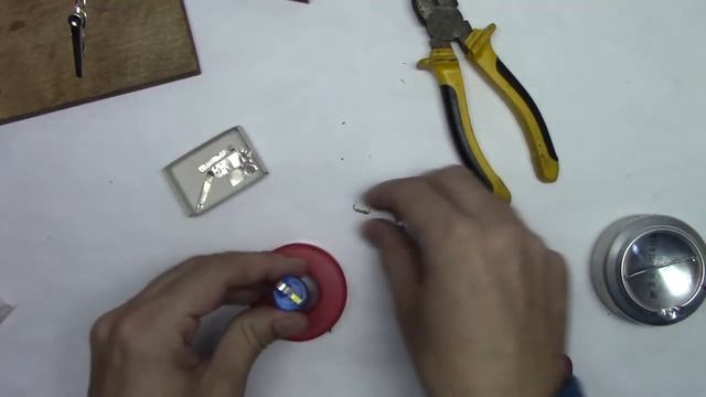 Фонарик из 18650. СВОИМИ РУКАМИ. DIY. смотреть онлайн
