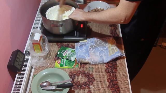 Плавленый сыр из магазинного творога с добавлением сушеной зелени и карбоната смотреть онлайн