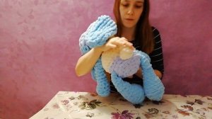 Вязаный Заяц из пряжи Alize Puffy. Как пошагово связать зайца.