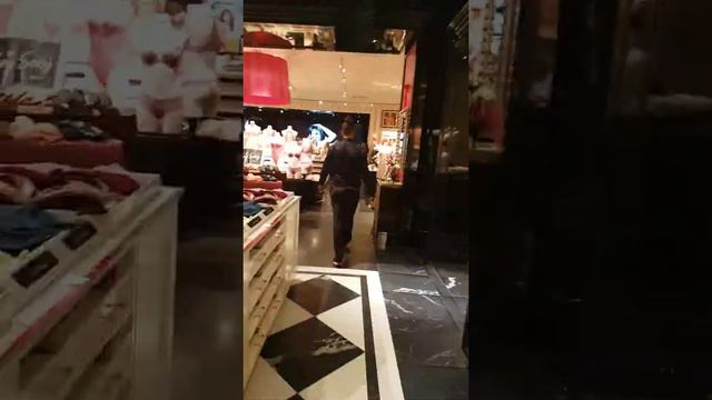 "Victoria's Secret"...бренд со шлейфом Нежности и Молодости, обожаемый всеми девушками мира! СУПЕР! смотреть онлайн
