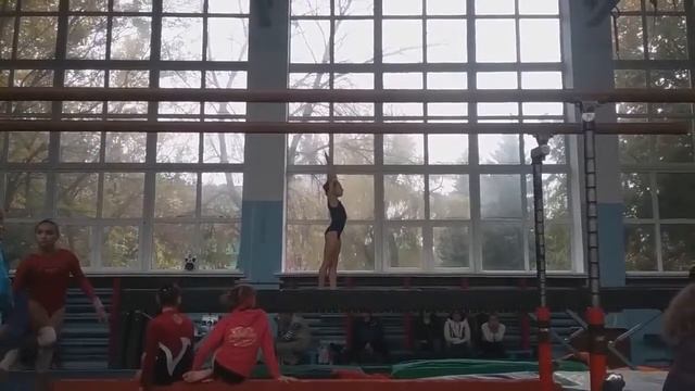 Ирэн, 9 лет, программа 2 разряда на гимнастическом бревне/Irene, 9 years old, 2 grade program/ смотреть онлайн