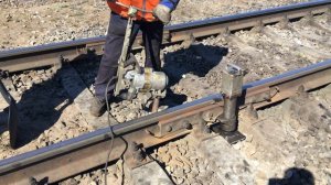 Выправка ЖД пути на электрошпалоподбойку