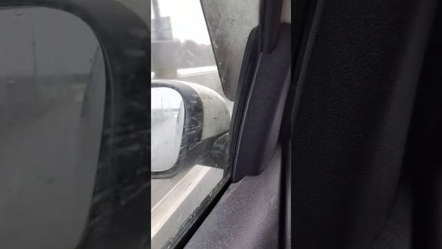 Грязь с зеркал на боковые стёкла Roomster