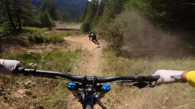 VTT DH | LES ORRES BIKE PARK | COOL RIDER | RIDE N'RED | COMMENCAL NEW FURIOUS 2020 смотреть онлайн