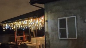 Как повесить уличную светодиодную гирлянду и гирлянду из стеклянных лампочек Е27. Украшаю террасу.