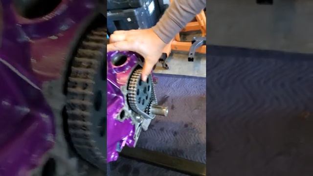 Ford 351 Windsor build Ep8. Part 1. Timing chain gears alignment. смотреть онлайн