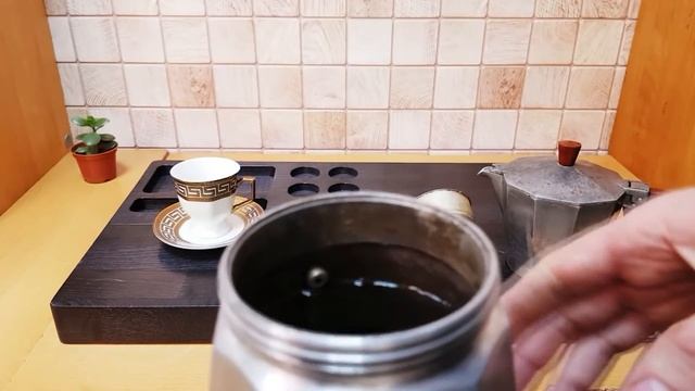 Как приготовить кофе в гейзерной кофеварке #55 смотреть онлайн