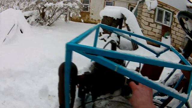 Самодельный минитрактор. Перегоняю под навес. Зима наступила