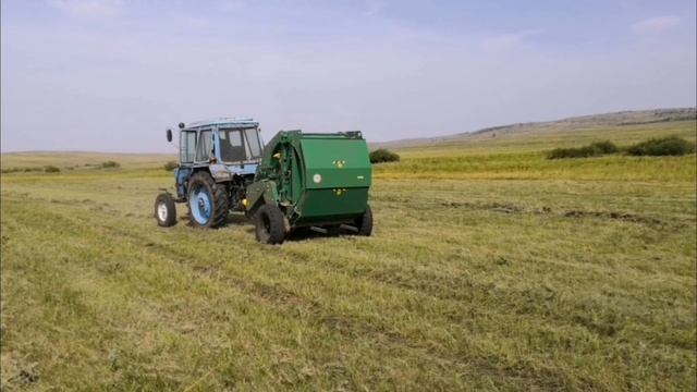 Пресcование сена на Мтз 80, с помощью пресс подборщика ПРФ М 145 смотреть онлайн