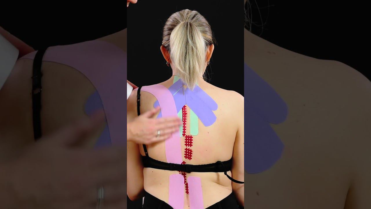 На приеме у специалиста по тейпированию. Полное видео смотрите в нашей группе ВК. Ссылка в описании смотреть онлайн