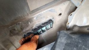 Клапан вентиляции салона. Вода и пыль в багажнике, потеют стекла Geely mk как решить.