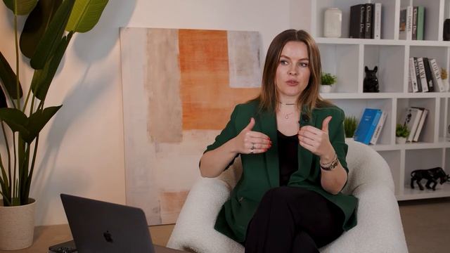 Бизнес в кризис: как удержать клиента в кризис? / Стратегии работы с клиентами смотреть онлайн