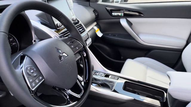 2024 MITSUBISHI ECLIPSE CROSS SEL 1.5T S-AWC WHITE WITH LIGHT GRAY INTERIOR смотреть онлайн
