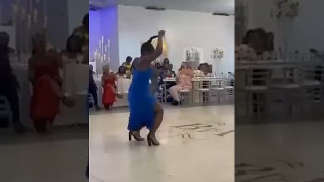 Танцы на свадьбе в Нигерии смотреть онлайн