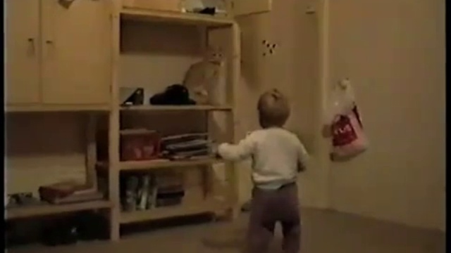 Кот нокаутировал ребенка смотреть онлайн