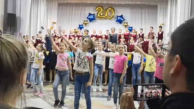 "Нарисуй этот мир" сл. и муз. И. Крутого, образцовый специальный академический хор "Альтаир" смотреть онлайн