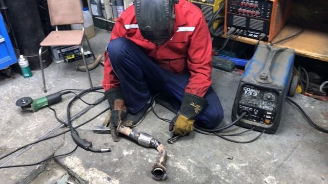 Замена компенсатора и ремонт выхлопной трубы Тойота Карина. смотреть онлайн