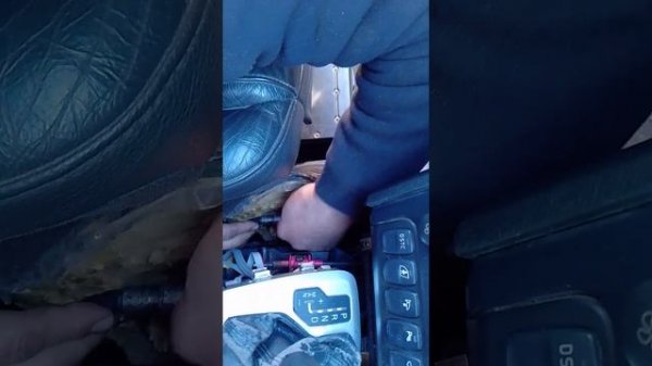 Вольво ХС 90.Замена троса ручника